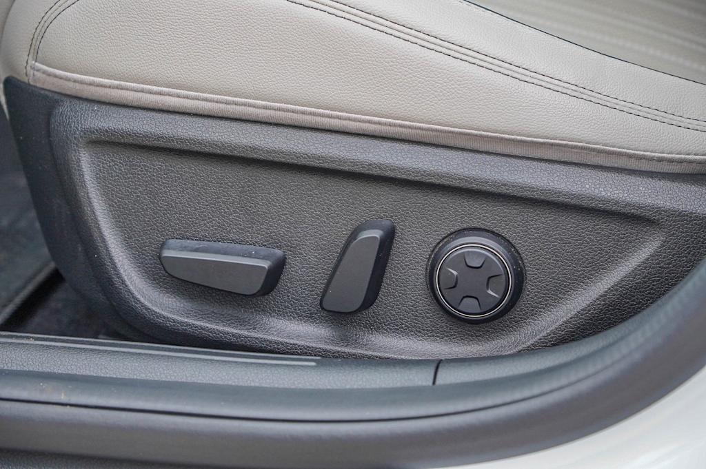 Thumbnail: 2023 Genesis G70 - 29