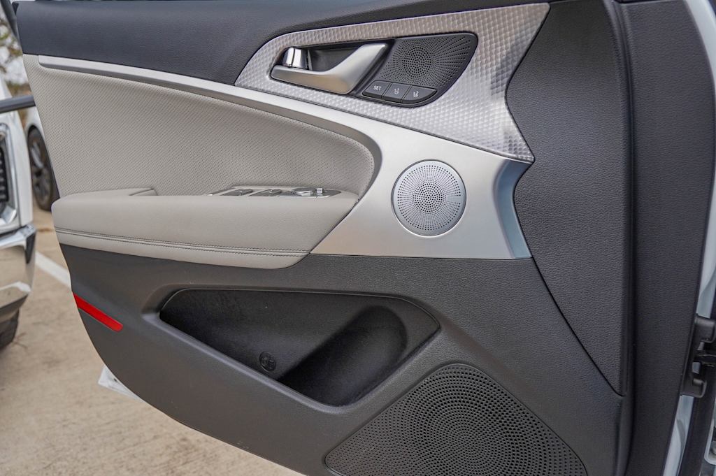 Thumbnail: 2023 Genesis G70 - 27