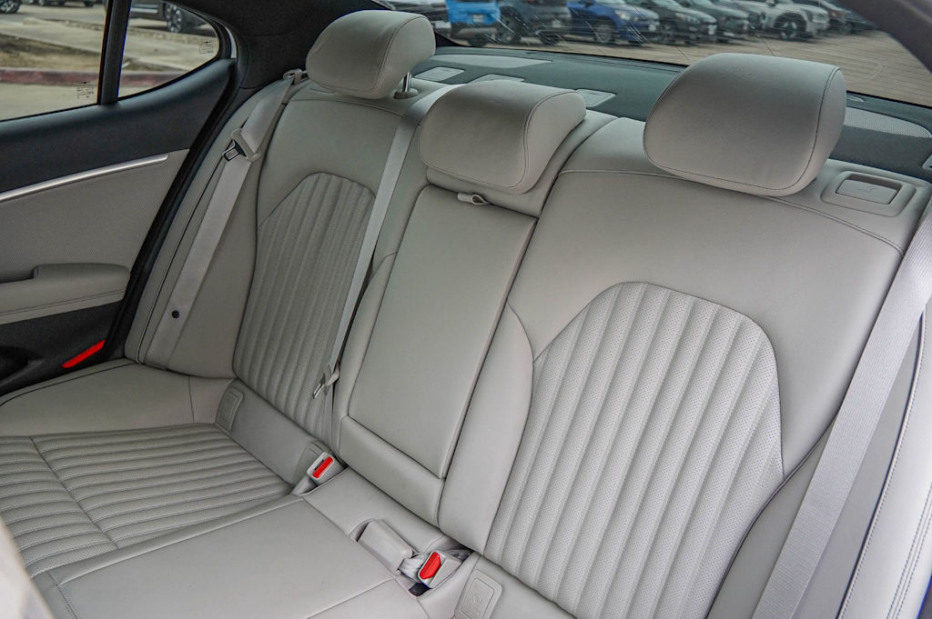 Thumbnail: 2023 Genesis G70 - 32