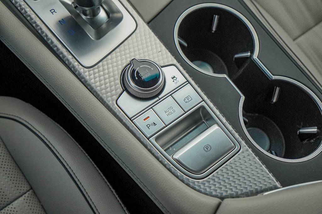 Thumbnail: 2023 Genesis G70 - 25