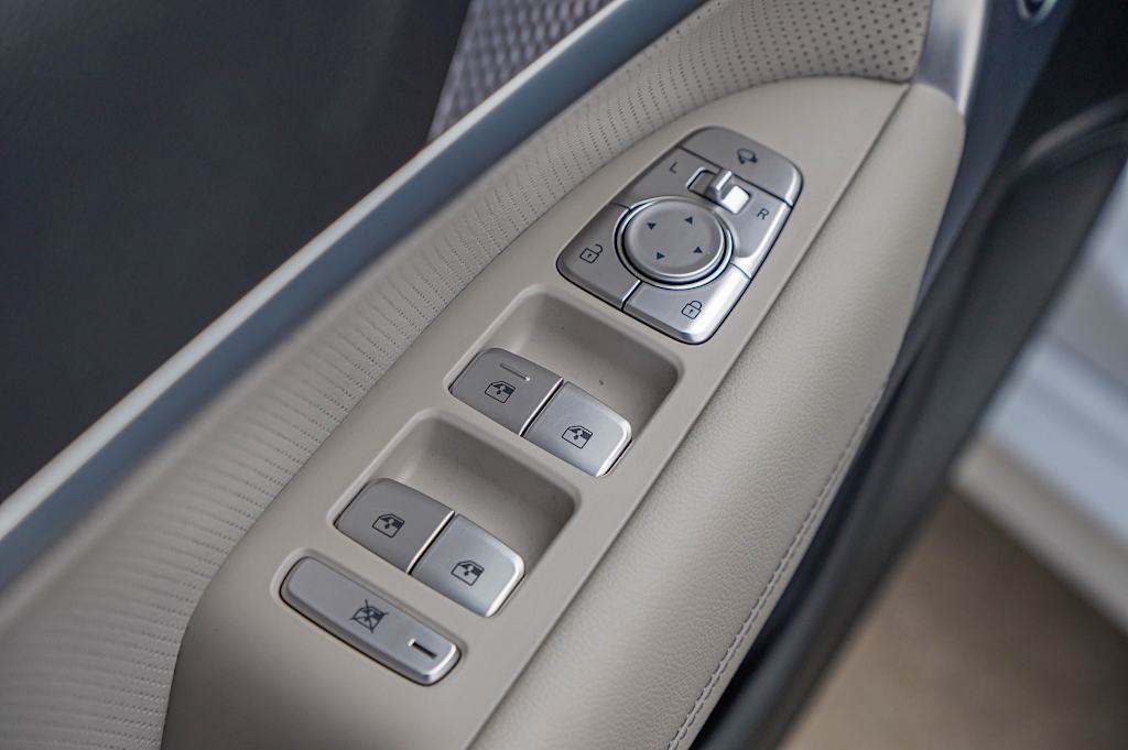 Thumbnail: 2023 Genesis G70 - 28