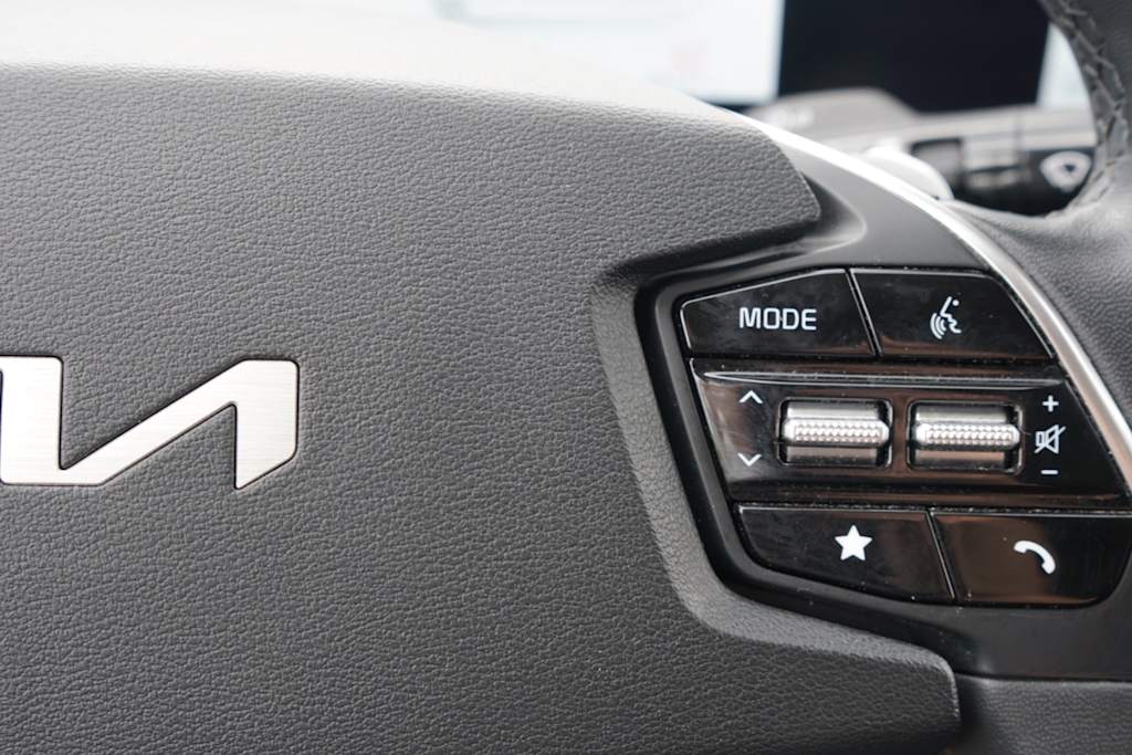 Thumbnail: 2023 Kia EV6 - 18