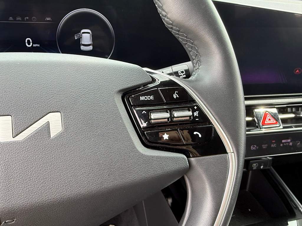 Thumbnail: 2024 Kia Niro - 23