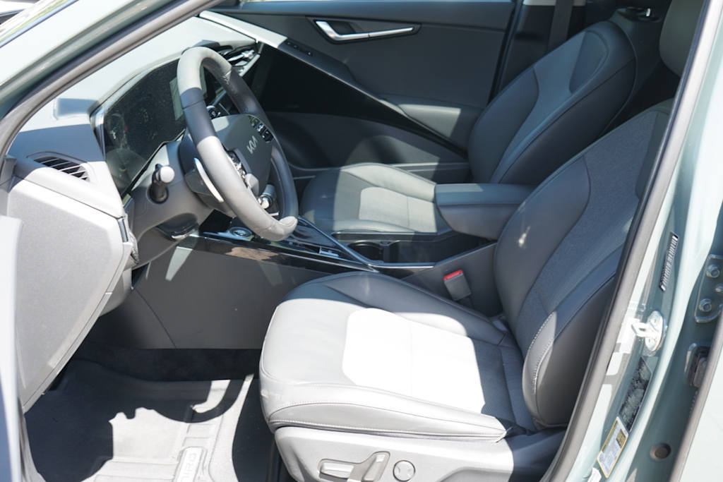 Thumbnail: 2024 Kia Niro - 8
