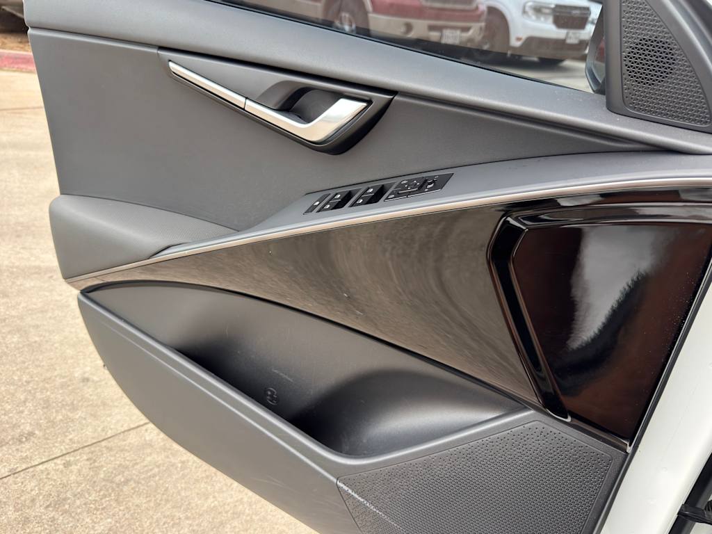 Thumbnail: 2023 Kia Niro - 22