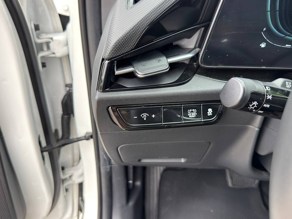 Thumbnail: 2023 Kia Niro - 21