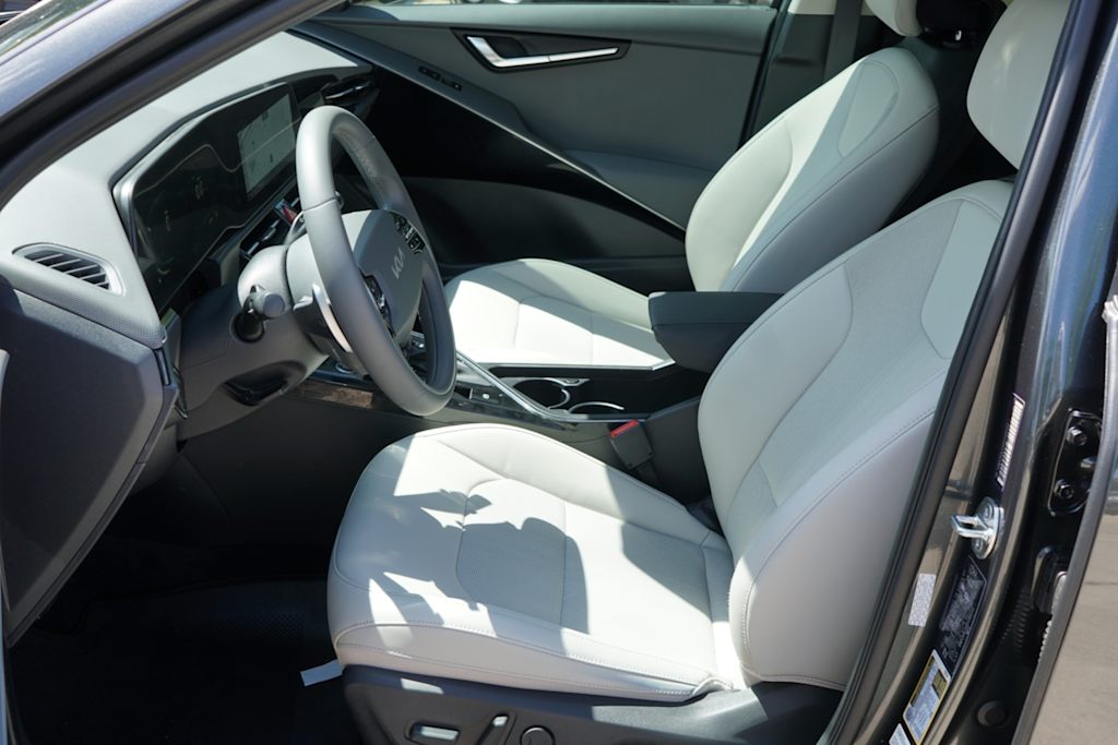 Thumbnail: 2024 Kia Niro - 8