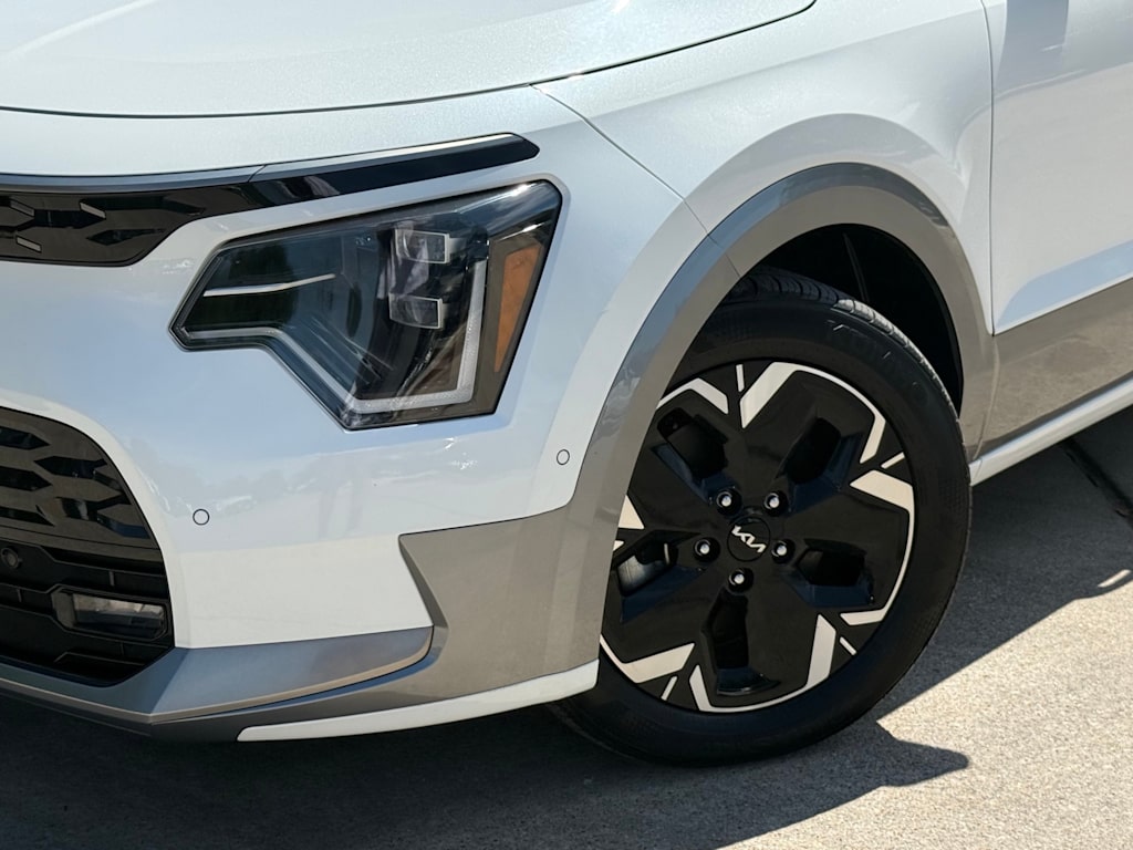 Thumbnail: 2023 Kia Niro - 8