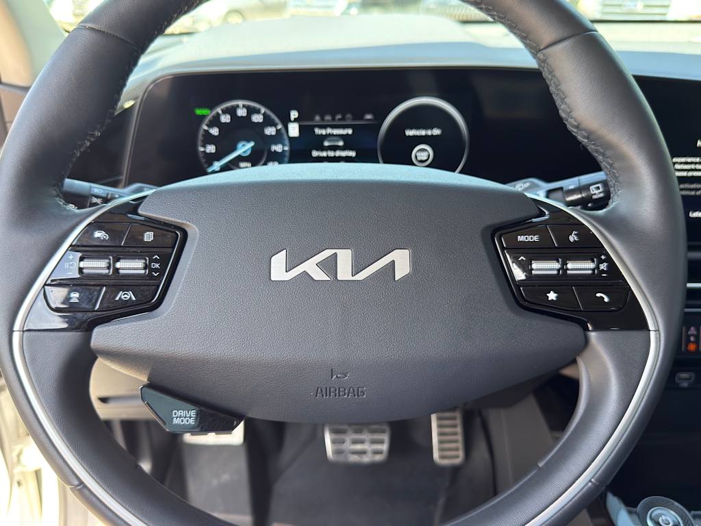 Thumbnail: 2023 Kia Niro - 24