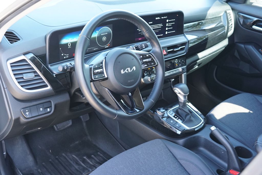 Thumbnail: 2024 Kia Seltos - 2