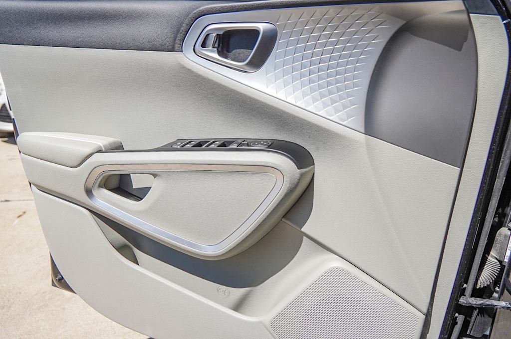 Thumbnail: 2023 Kia Soul - 25