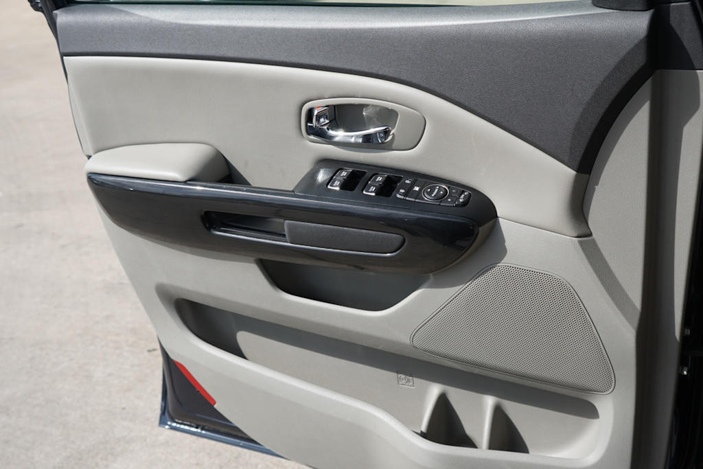Thumbnail: 2016 Kia Sedona - 21