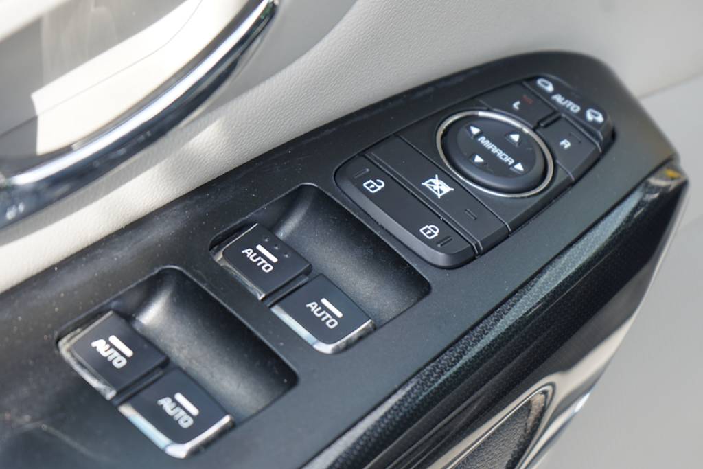 Thumbnail: 2016 Kia Sedona - 22