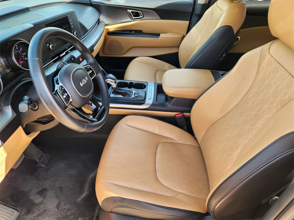 Thumbnail: 2023 Kia Carnival - 9
