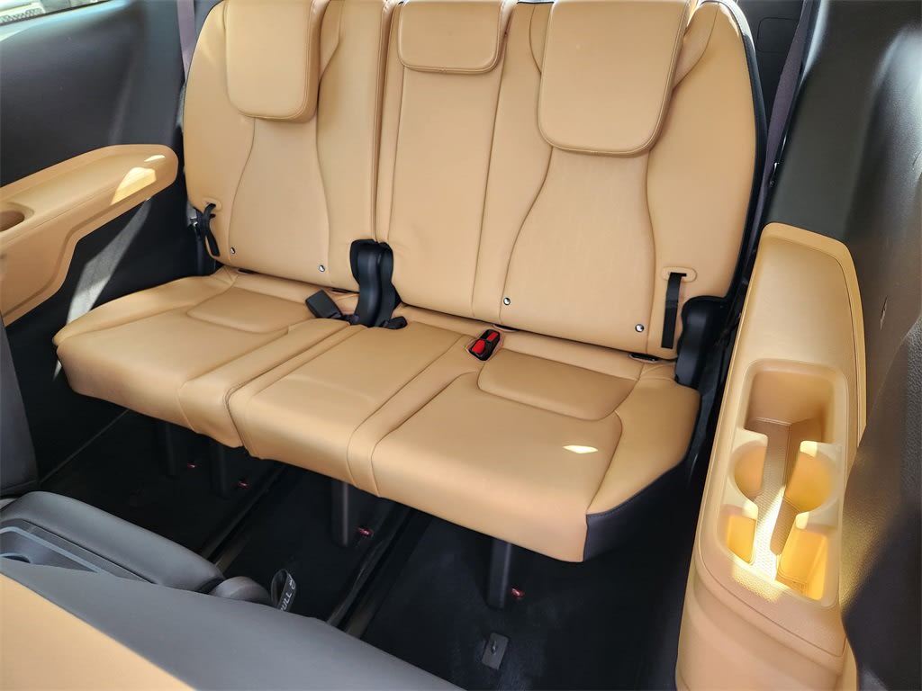 Thumbnail: 2023 Kia Carnival - 11