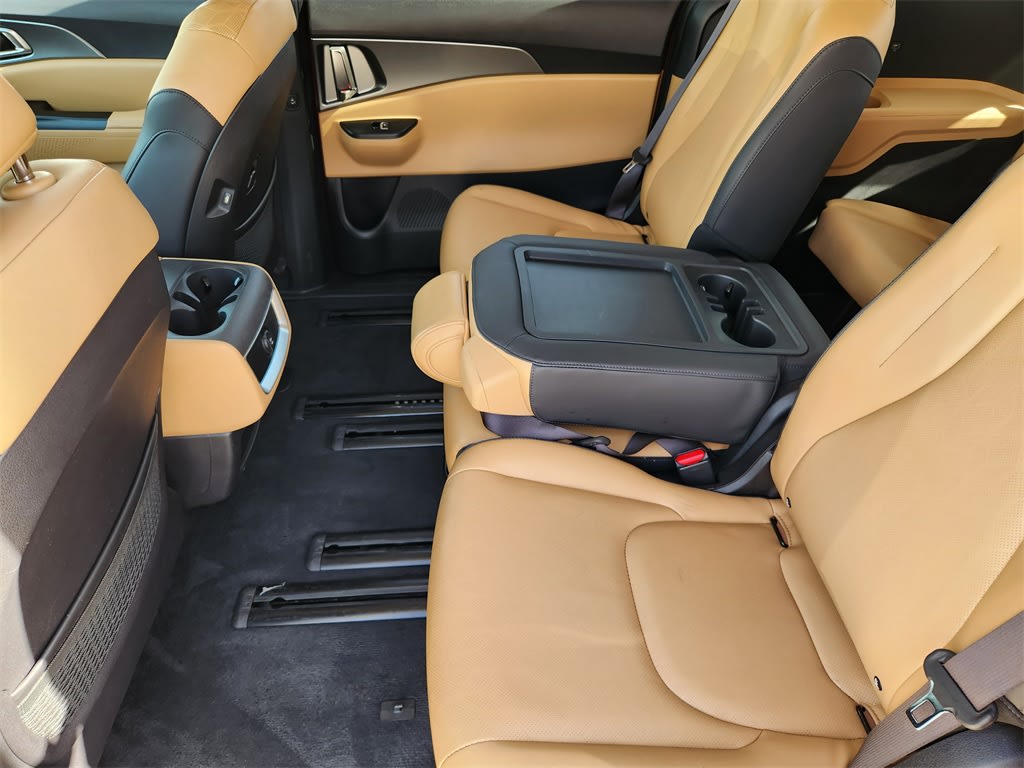 Thumbnail: 2023 Kia Carnival - 32