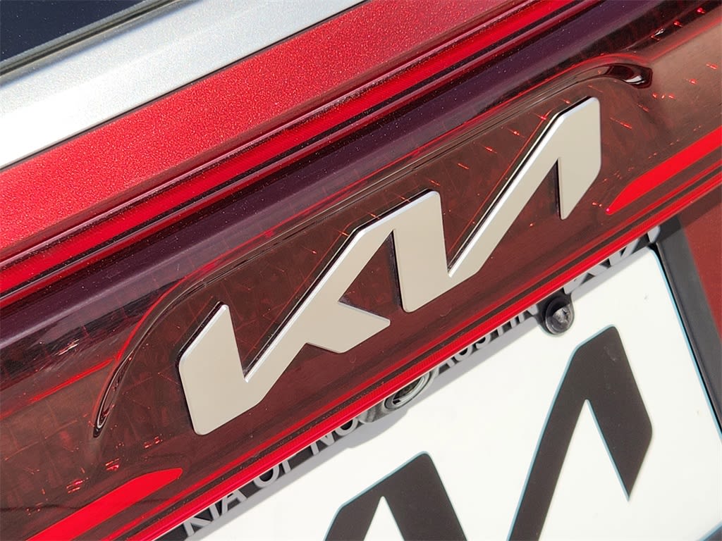 Thumbnail: 2023 Kia Carnival - 21