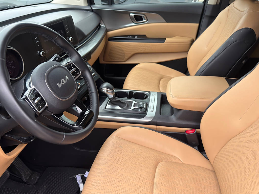 Thumbnail: 2023 Kia Carnival - 11