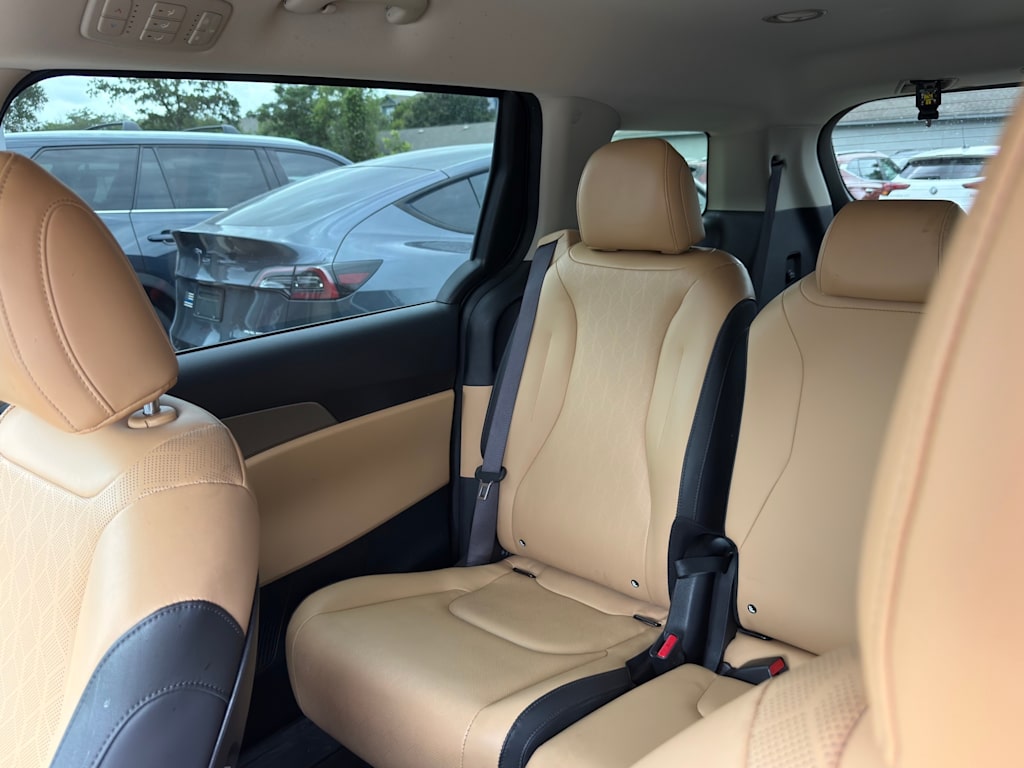 Thumbnail: 2023 Kia Carnival - 12