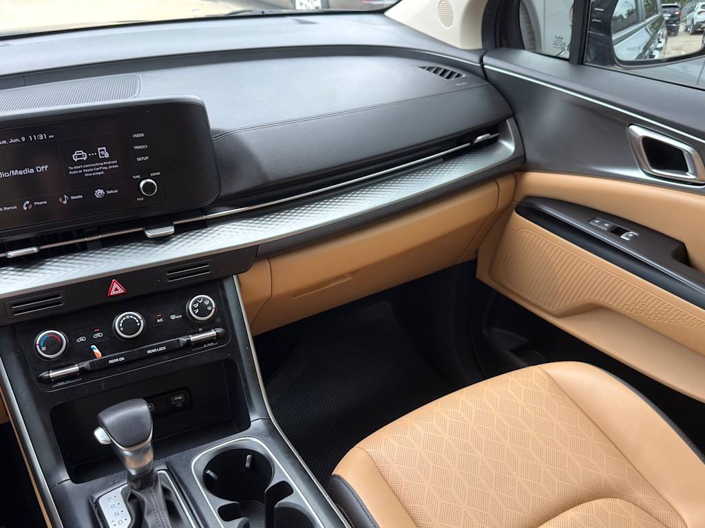 Thumbnail: 2023 Kia Carnival - 9