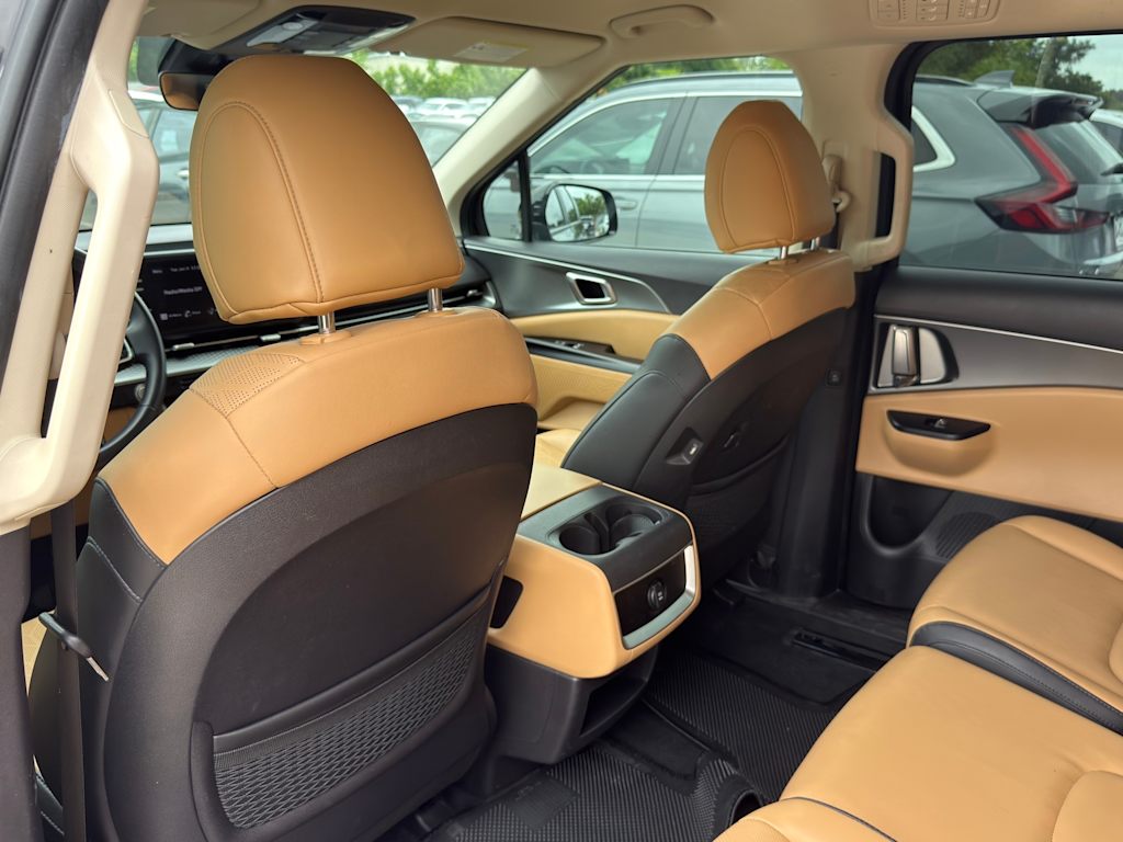 Thumbnail: 2023 Kia Carnival - 30