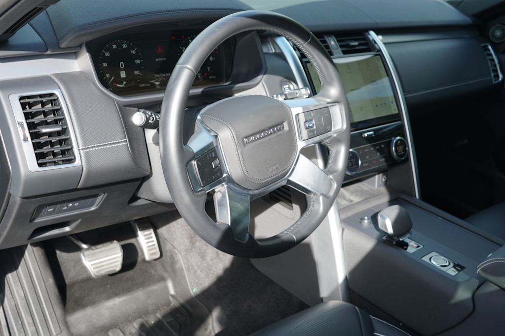 Thumbnail: 2024 Land Rover Discovery - 2