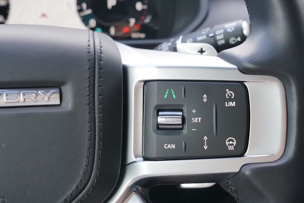 Thumbnail: 2024 Land Rover Discovery - 16