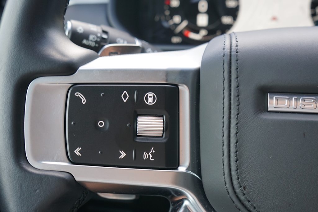 Thumbnail: 2024 Land Rover Discovery - 17