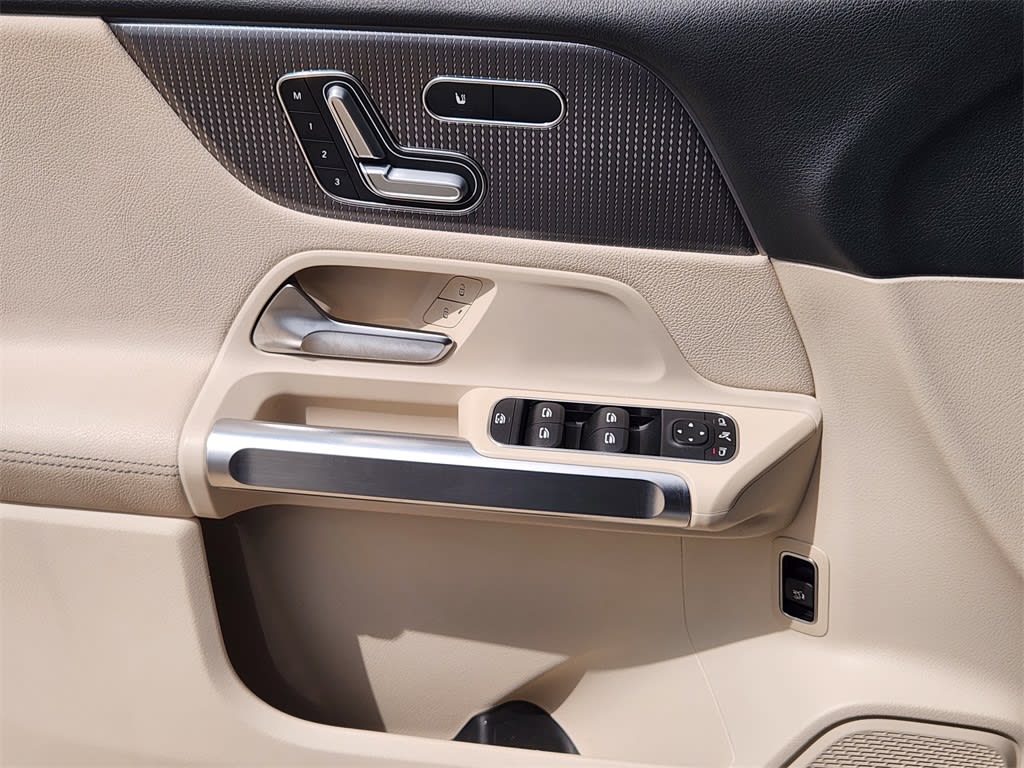 Thumbnail: 2021 Mercedes-Benz GLB - 30