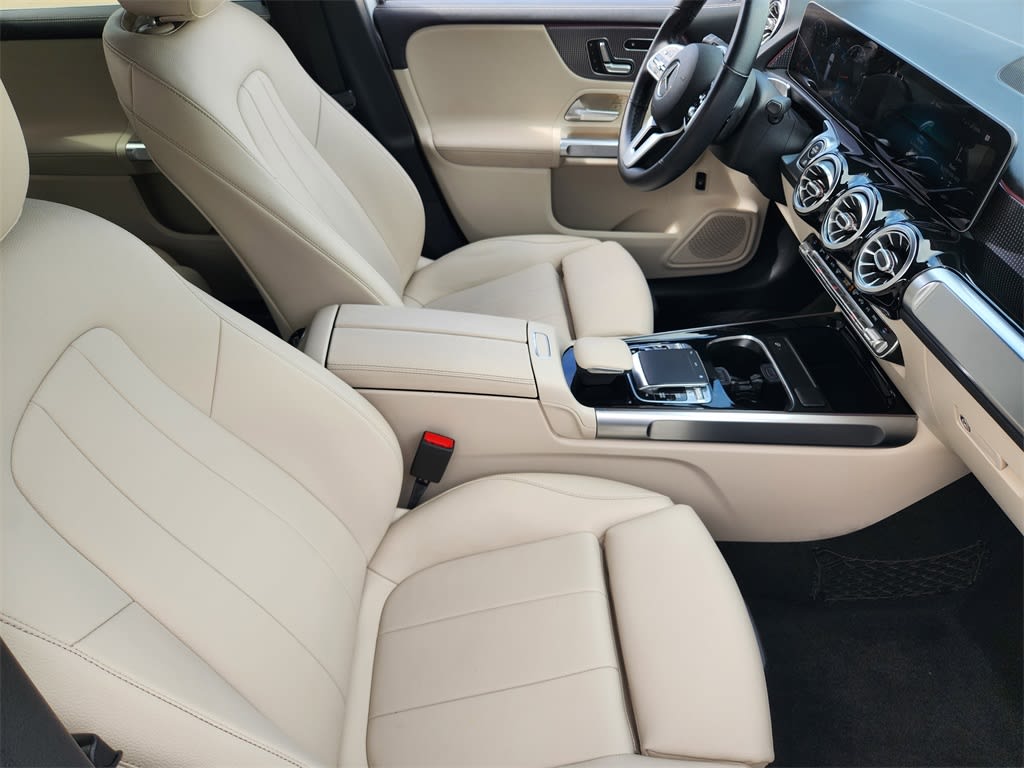 Thumbnail: 2021 Mercedes-Benz GLB - 10