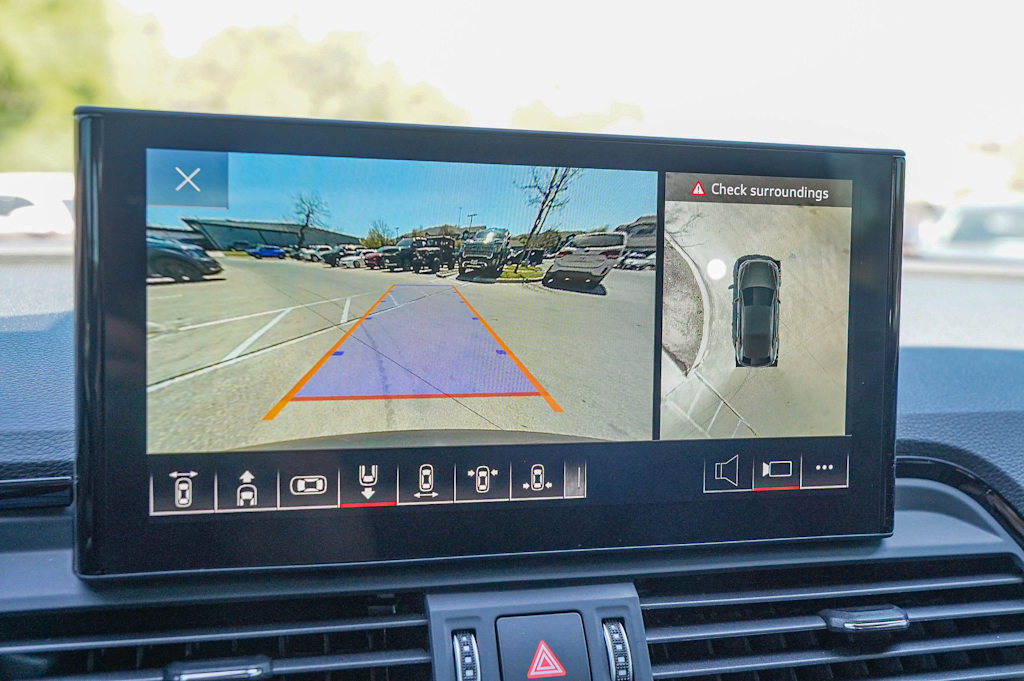 Thumbnail: 2024 Audi SQ5 - 12