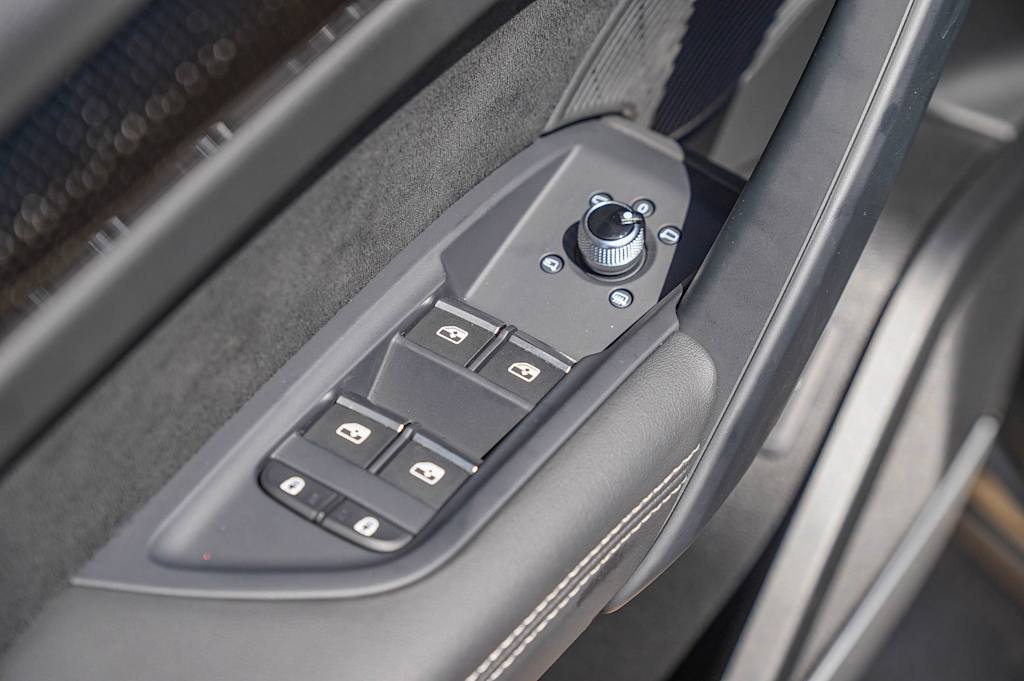 Thumbnail: 2024 Audi SQ5 - 25