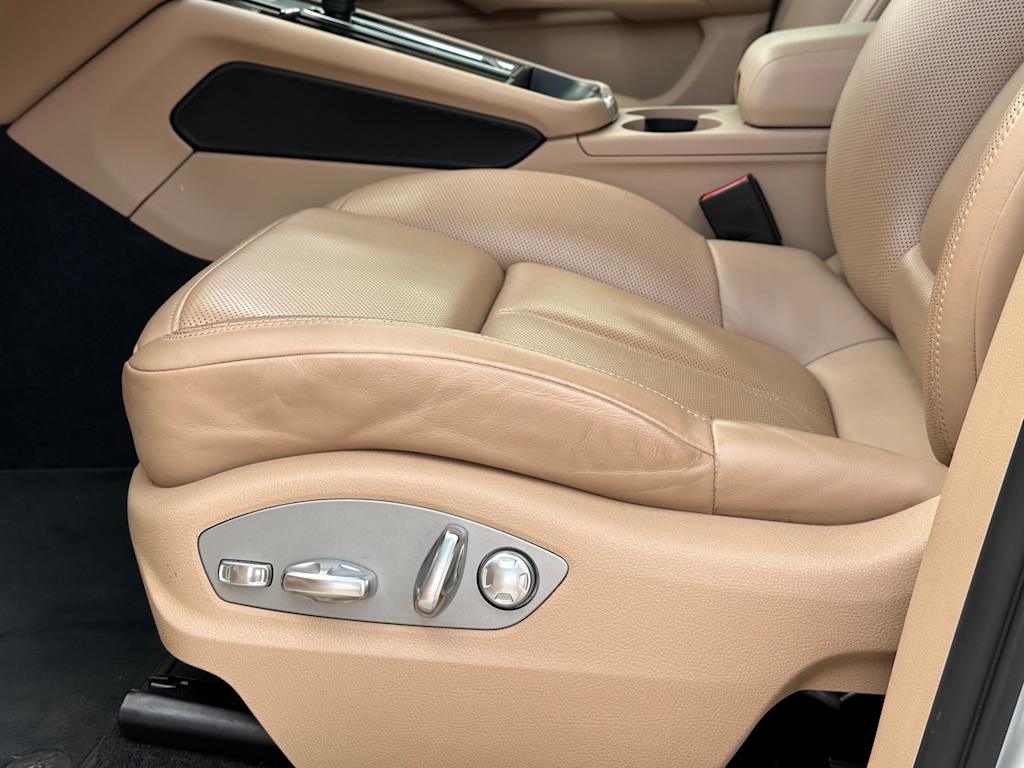 Thumbnail: 2024 Porsche Macan - 25