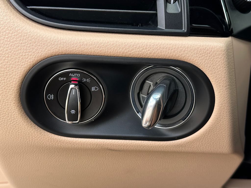 Thumbnail: 2024 Porsche Macan - 23