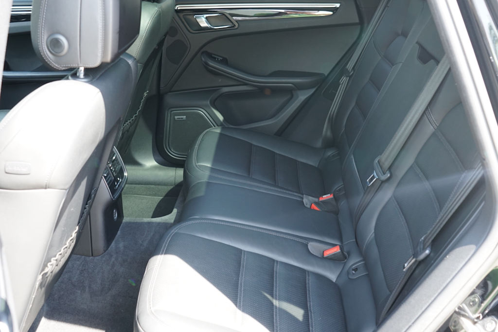 Thumbnail: 2017 Porsche Macan - 10