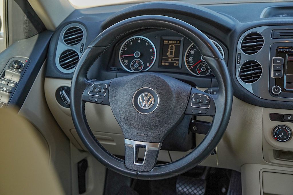Thumbnail: 2015 Volkswagen Tiguan - 11
