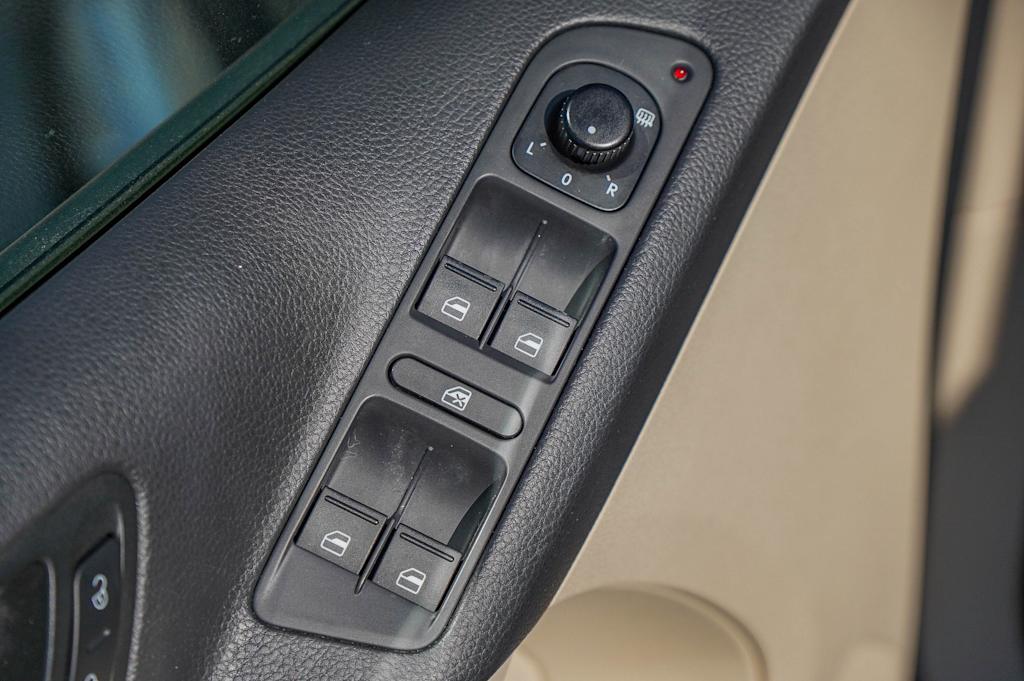 Thumbnail: 2015 Volkswagen Tiguan - 27