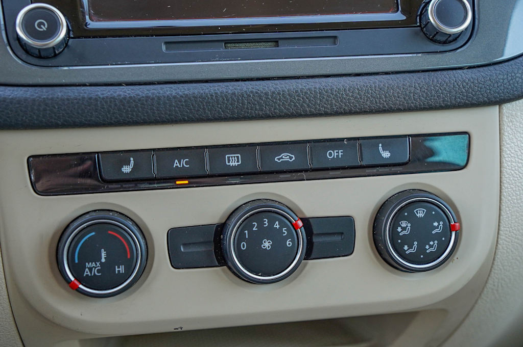 Thumbnail: 2015 Volkswagen Tiguan - 24