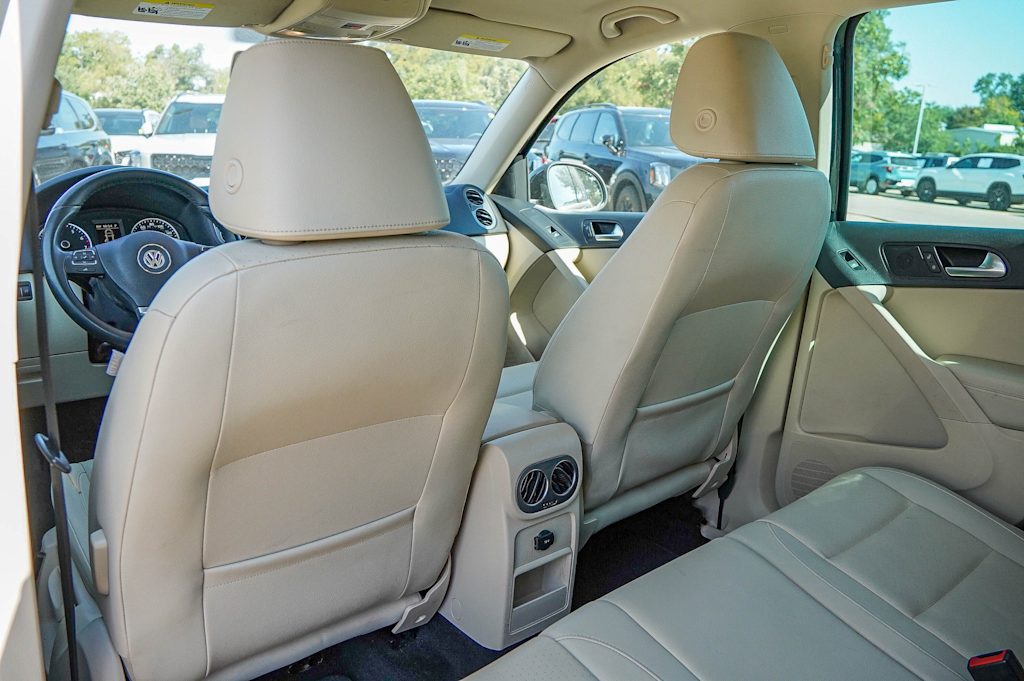 Thumbnail: 2015 Volkswagen Tiguan - 9