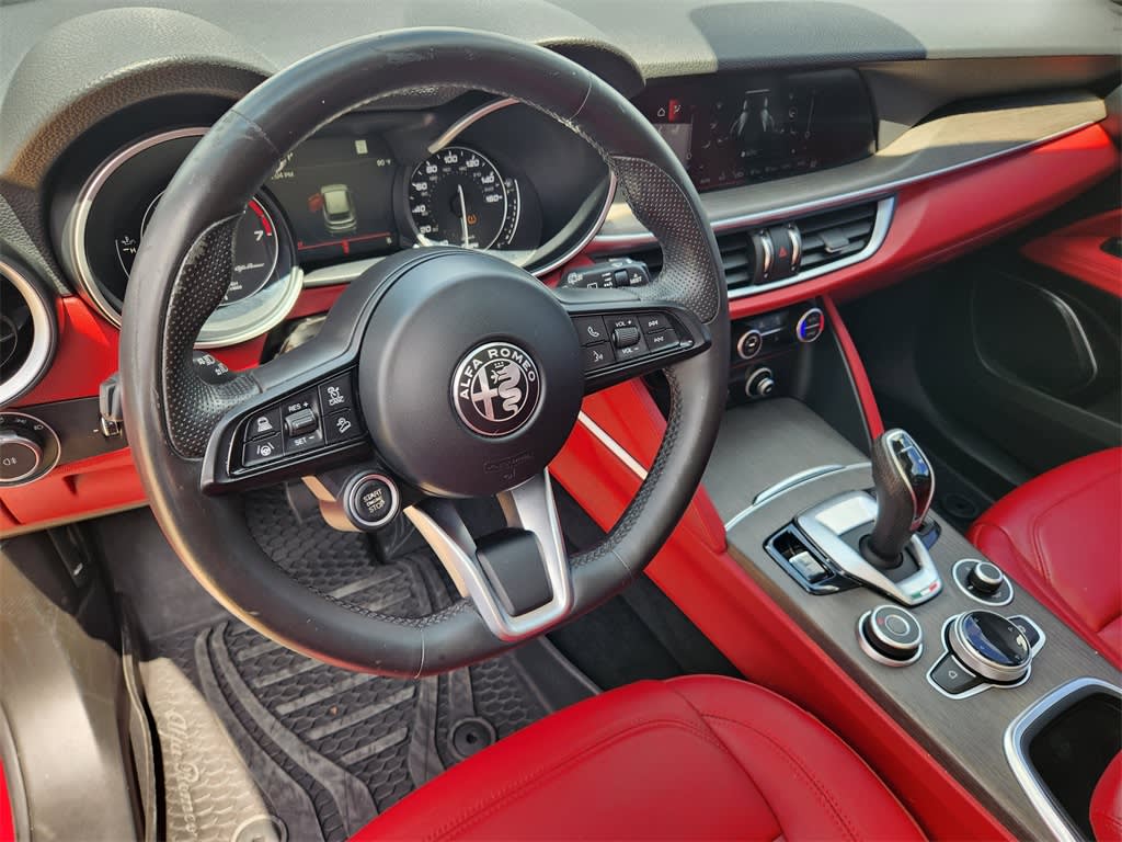 Thumbnail: 2021 Alfa Romeo Stelvio - 2