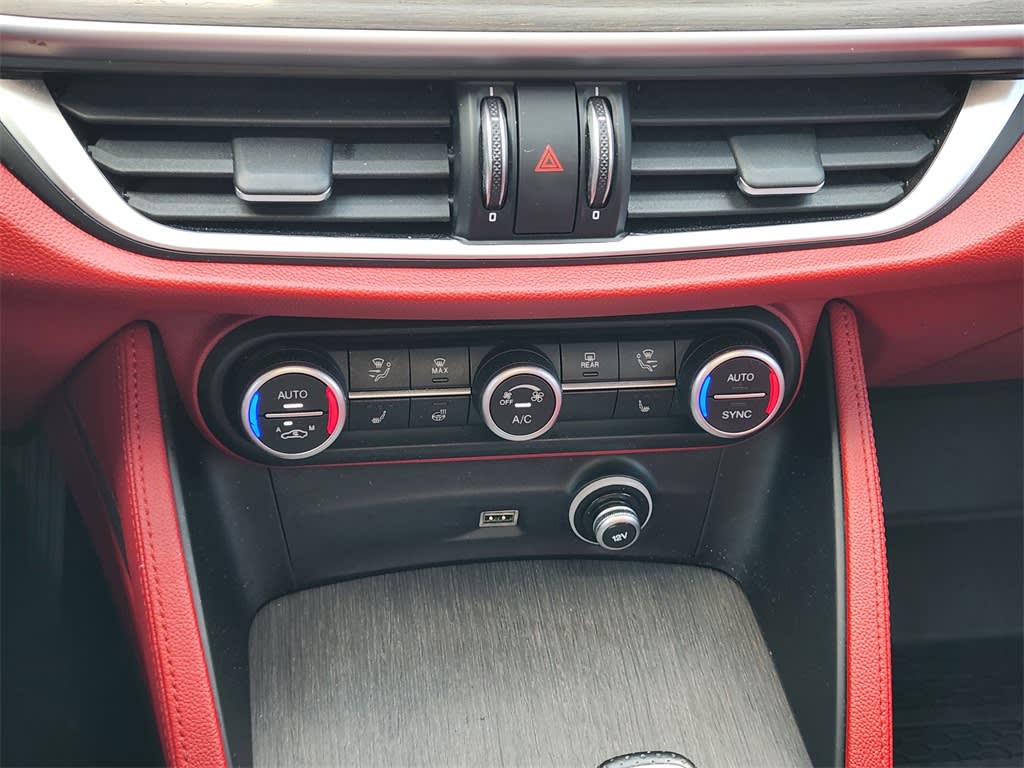 Thumbnail: 2021 Alfa Romeo Stelvio - 25
