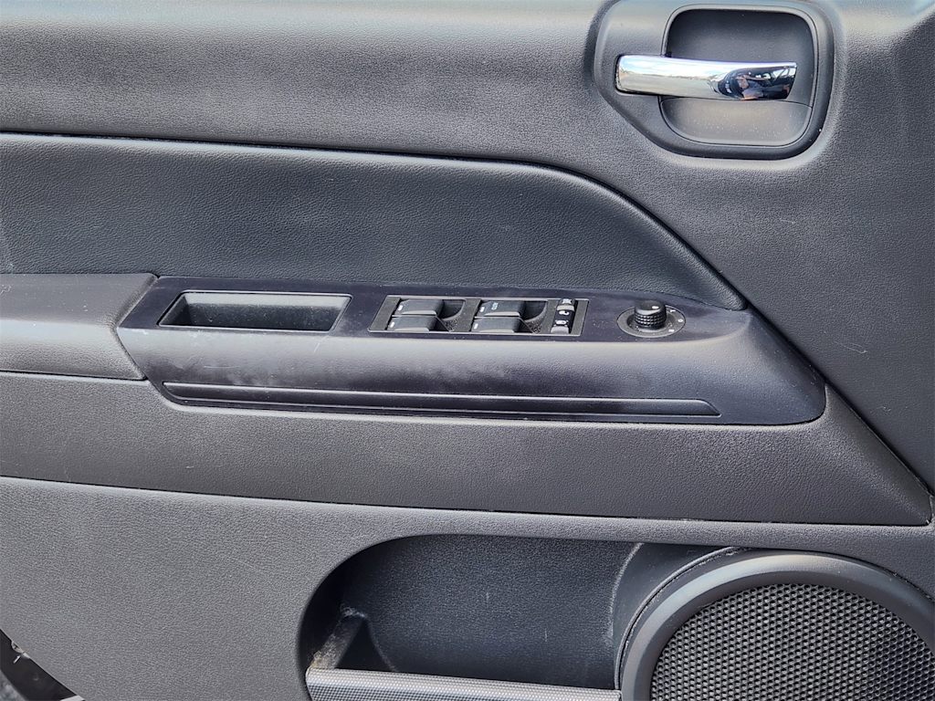 Thumbnail: 2016 Jeep Compass - 25