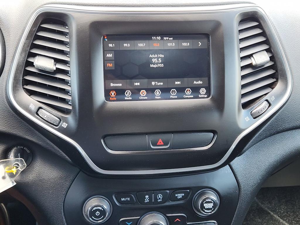 Thumbnail: 2019 Jeep Cherokee - 11