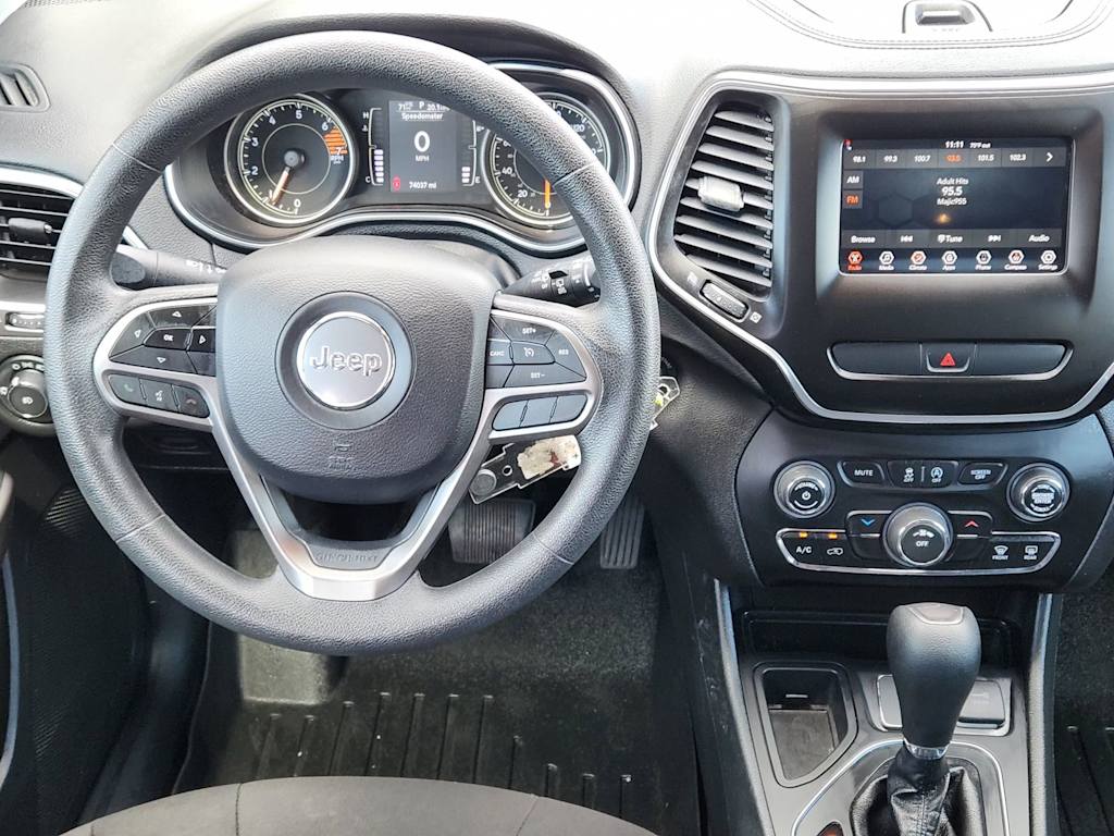 Thumbnail: 2019 Jeep Cherokee - 7