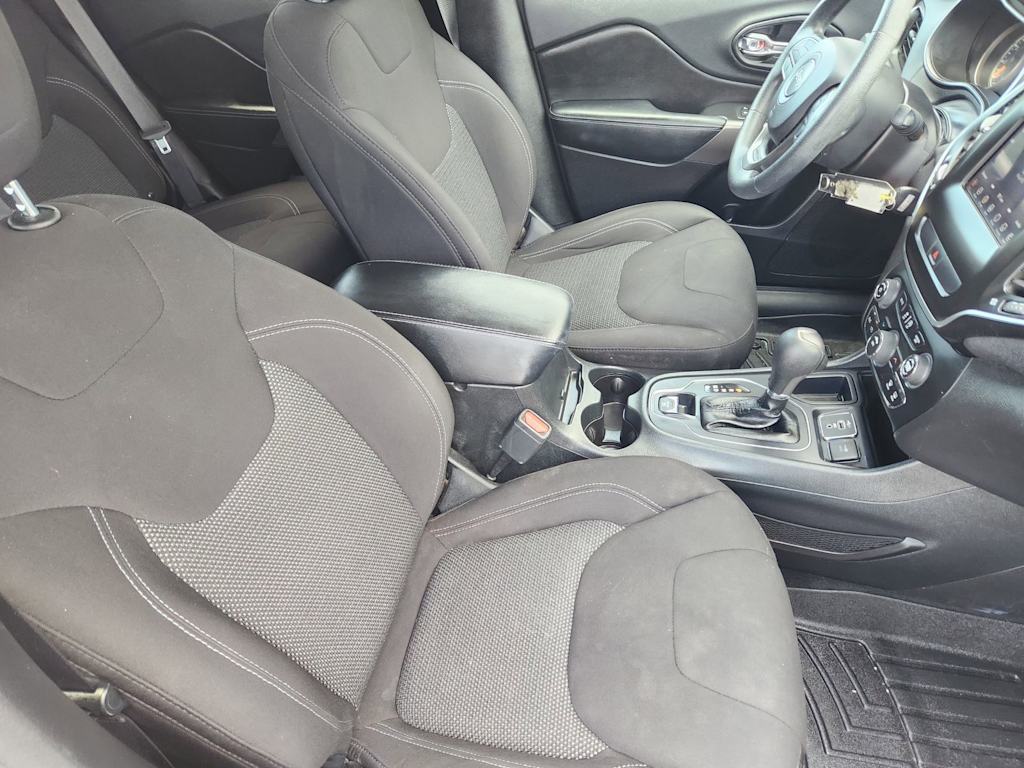 Thumbnail: 2019 Jeep Cherokee - 22