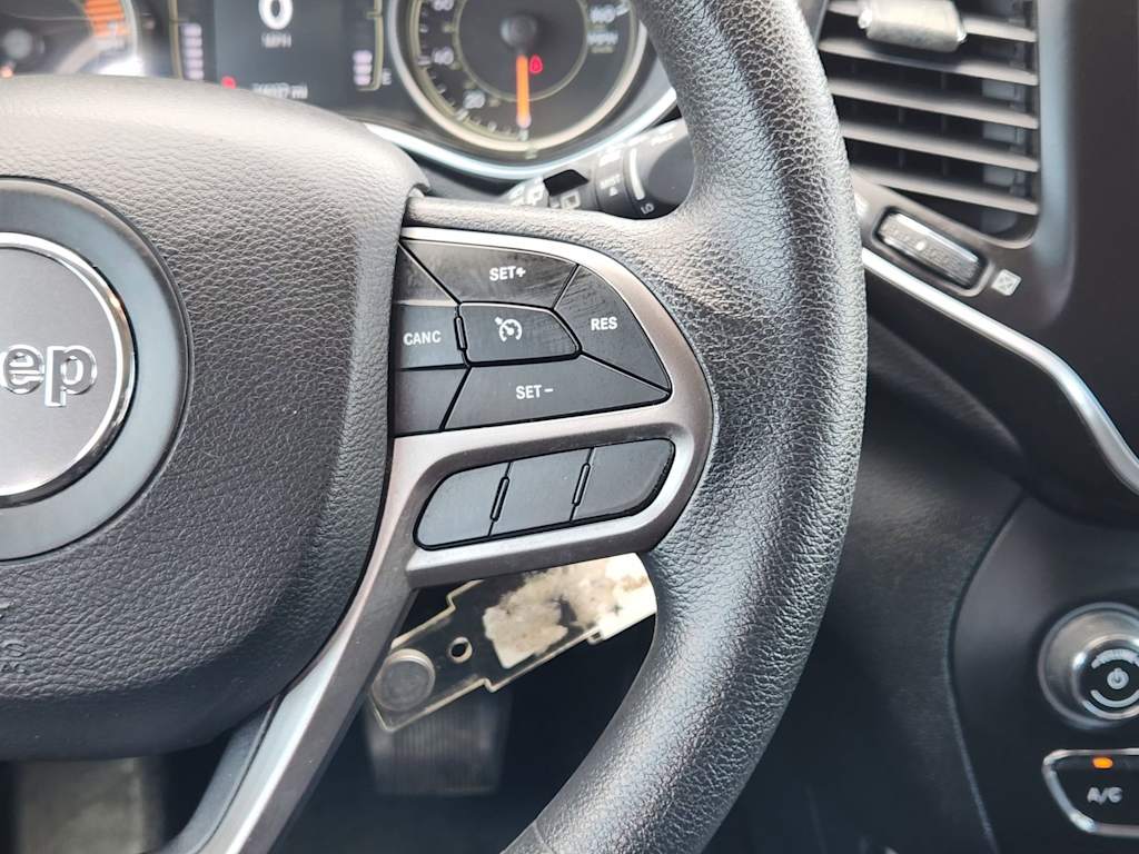 Thumbnail: 2019 Jeep Cherokee - 31