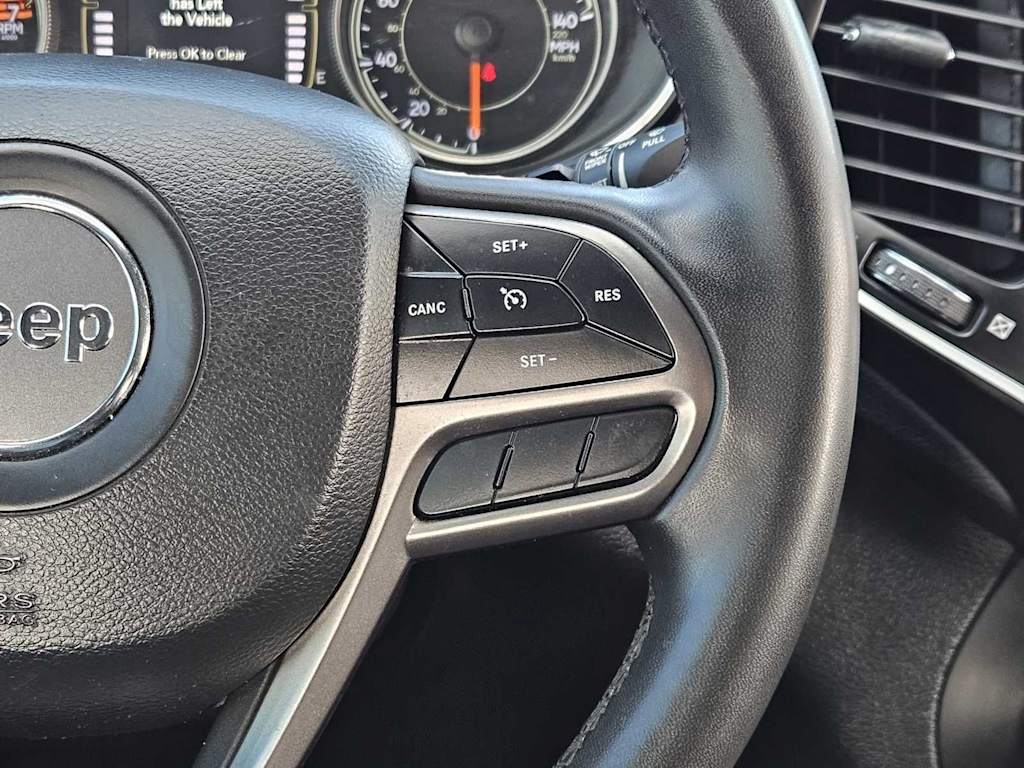 Thumbnail: 2020 Jeep Cherokee - 32
