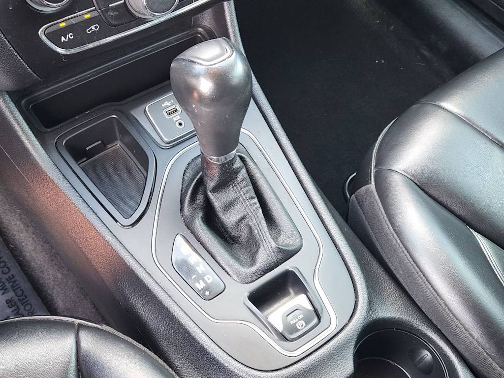 Thumbnail: 2020 Jeep Cherokee - 12
