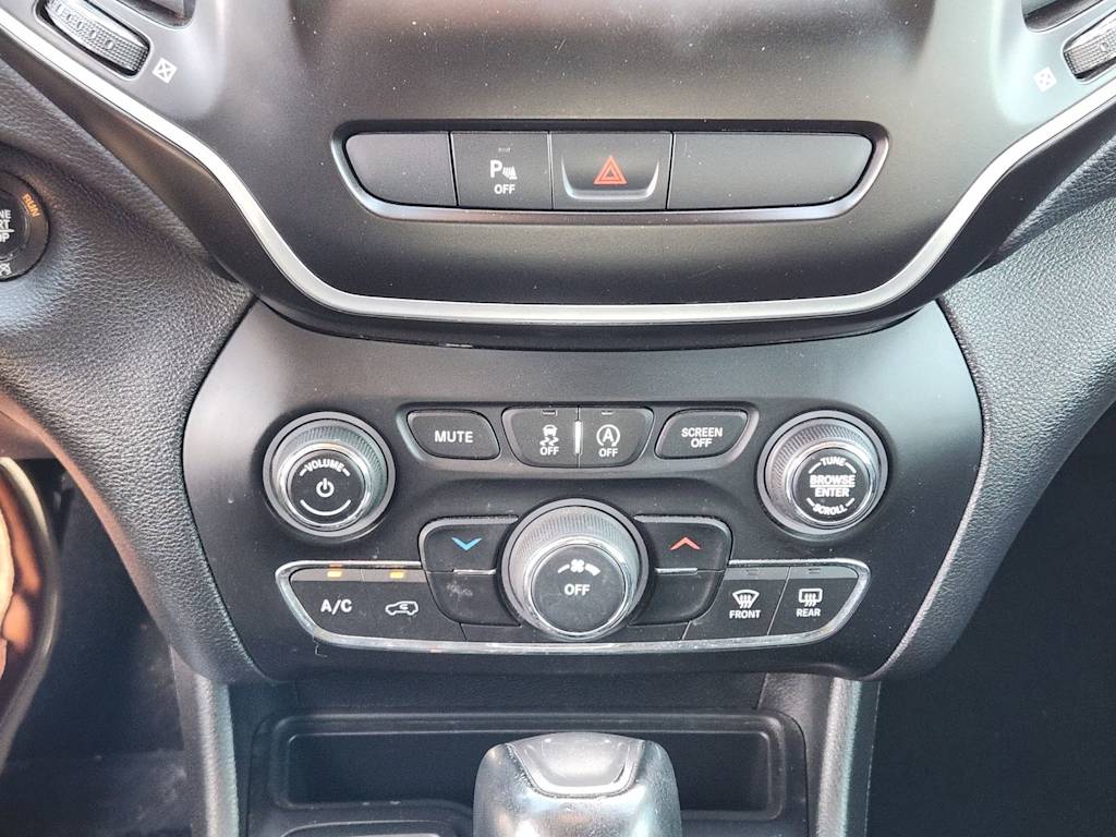 Thumbnail: 2020 Jeep Cherokee - 25
