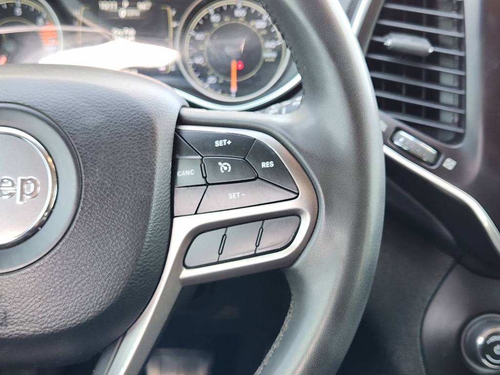 Thumbnail: 2020 Jeep Cherokee - 32